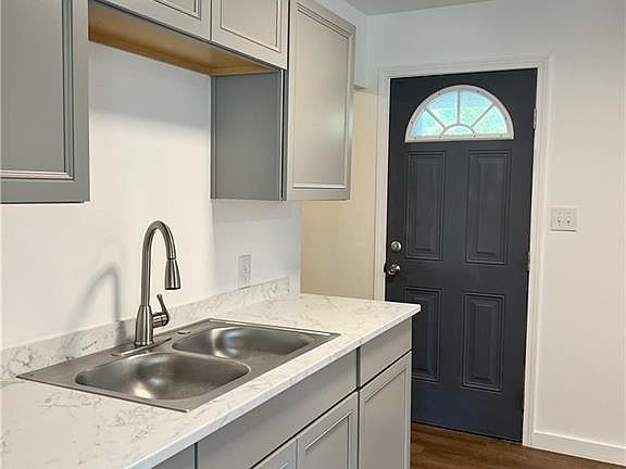 3rd image of 4101 Hampshire Dr