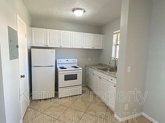 3rd image of 5400 N Flagler Dr APT A18