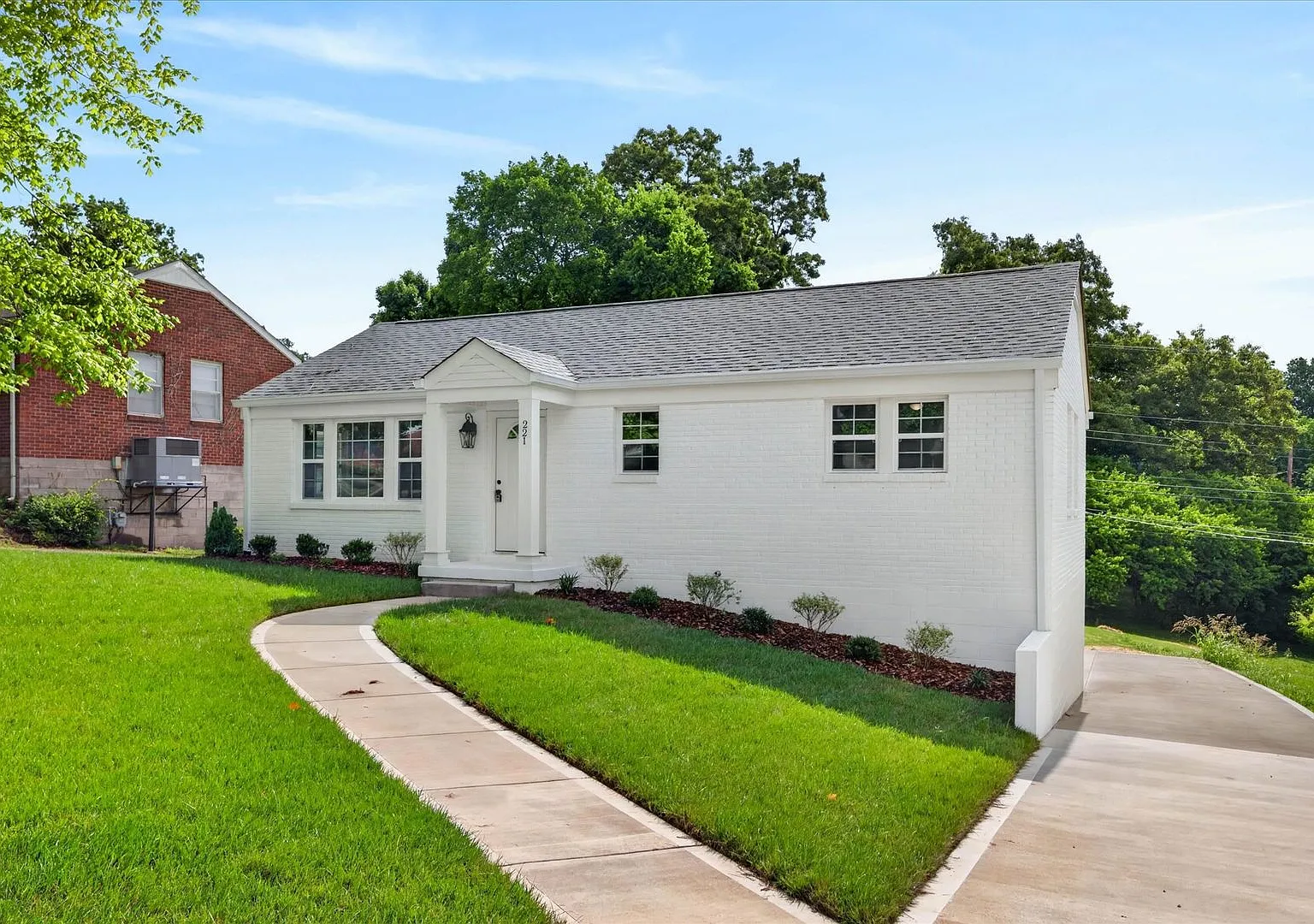 Beautiful Renovated 4 Bedroom Home For Rent With a Large Bonus Room! — Photo 3