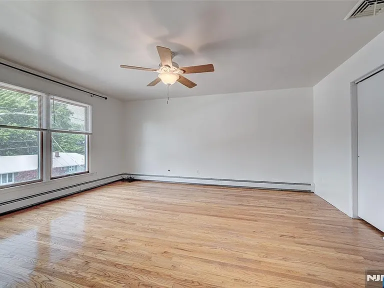 33 Fournier Cres — Photo 11