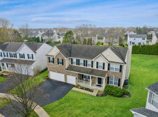 82 Brentwood Dr, Gilberts, IL 60136