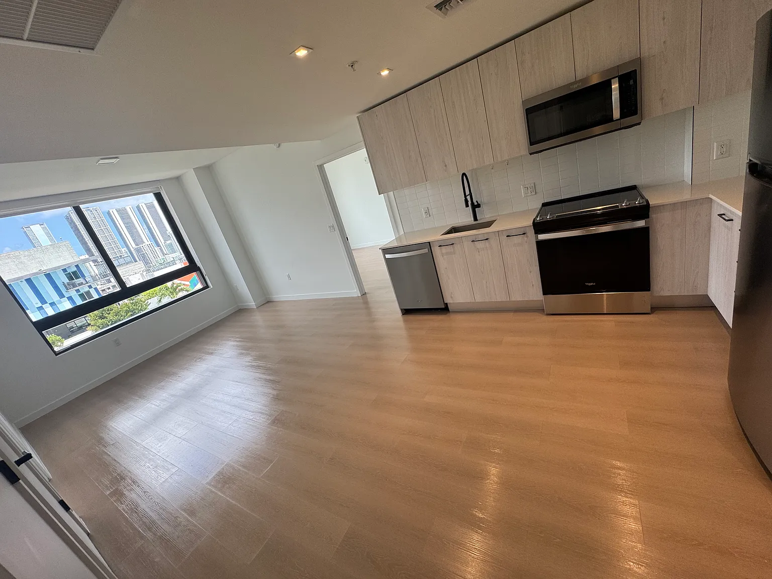 2 bed, 1050 sqft, $3,190 — Photo 2
