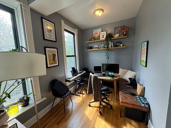 3rd image of 1312 N Hoyne Ave APT 3F