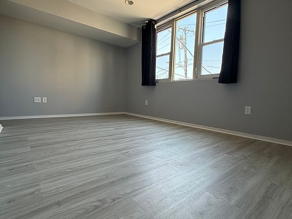 3rd image of 811 N Franklin St #4