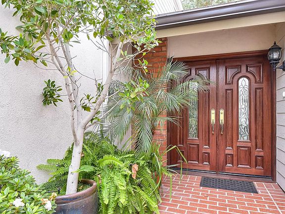 4th image of 32124 Beachlake Ln