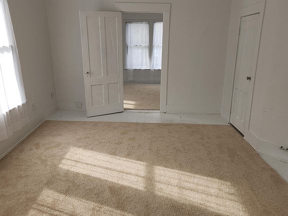 3rd image of 209 S 4th St #3