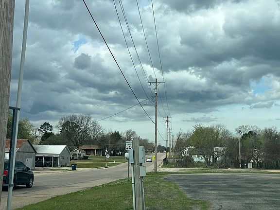 5th image of 611 W Strothers Ave