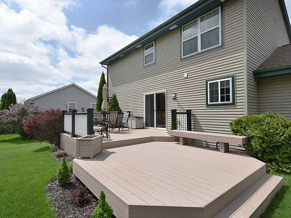 3rd image of 2729 Fieldridge Dr