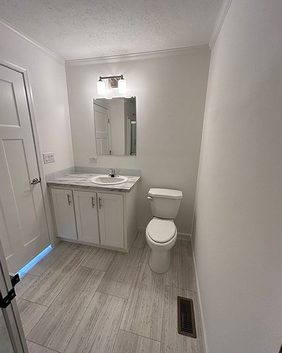 2nd image of 4 Fawn Dr