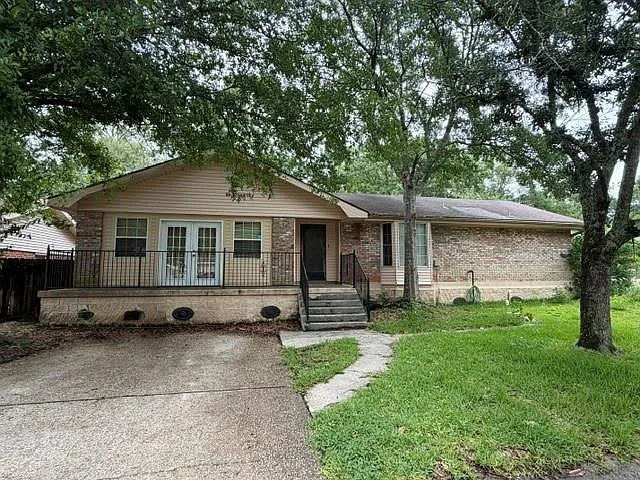 3 bed, 2.0 bath, 1650 sqft, $1,600 — Photo 1