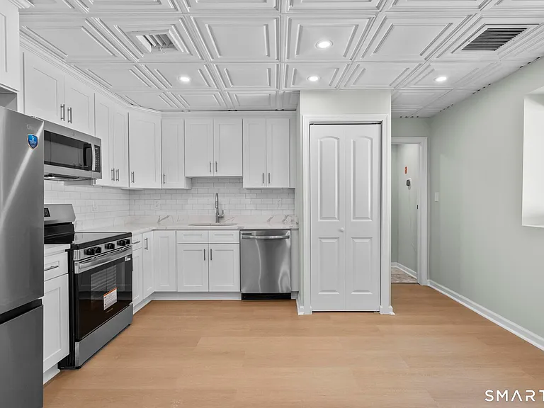 184 Maple St — Photo 5