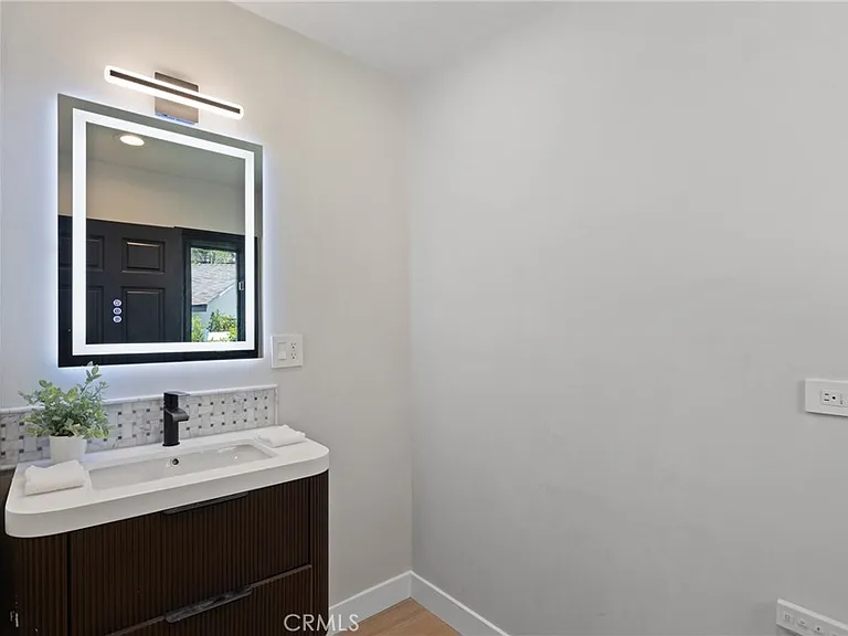 6016 N Woodlake Ave — Photo 20