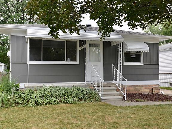 3rd image of 24352 Pennie St