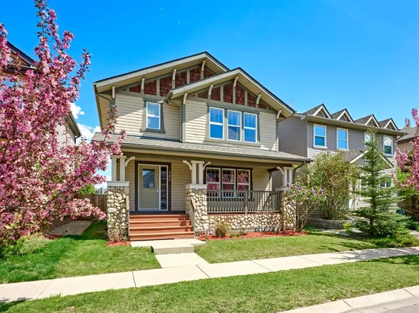 383 W Prestwick Close SE, Calgary, AB T2Z 4Y5