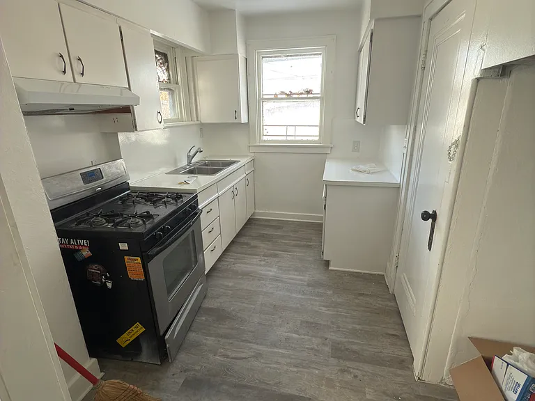 337 Van Buren Ave #1 — Photo 7