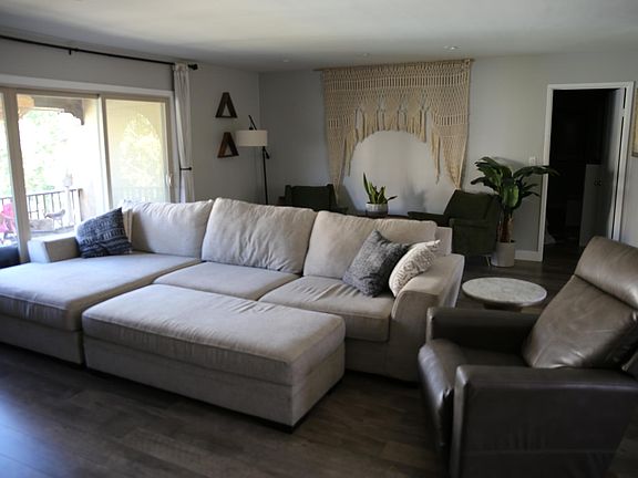 3rd image of 2540 Clairemont Dr Unit 301