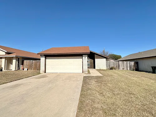 2105 Creekwood Dr Photo 1