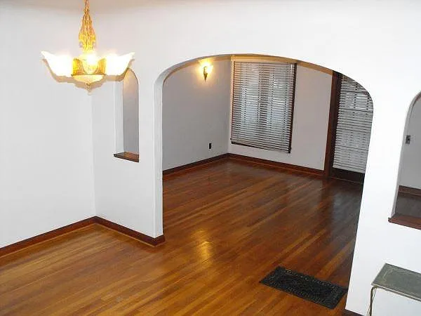 410 W Walnut St — Photo 11