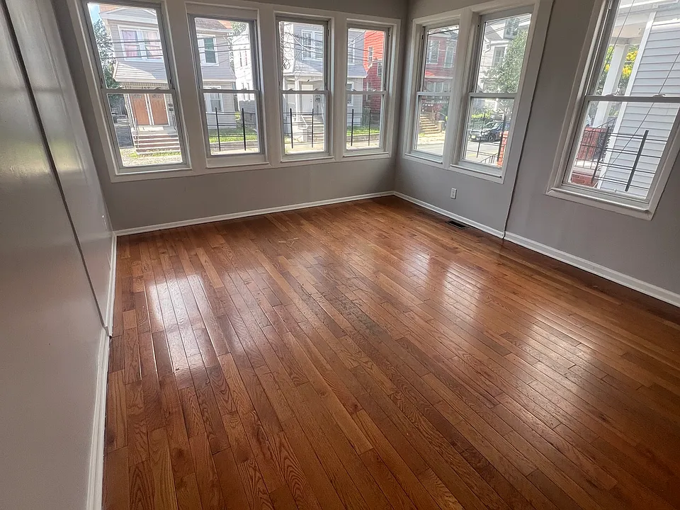 272 Clinton Pl #1G
