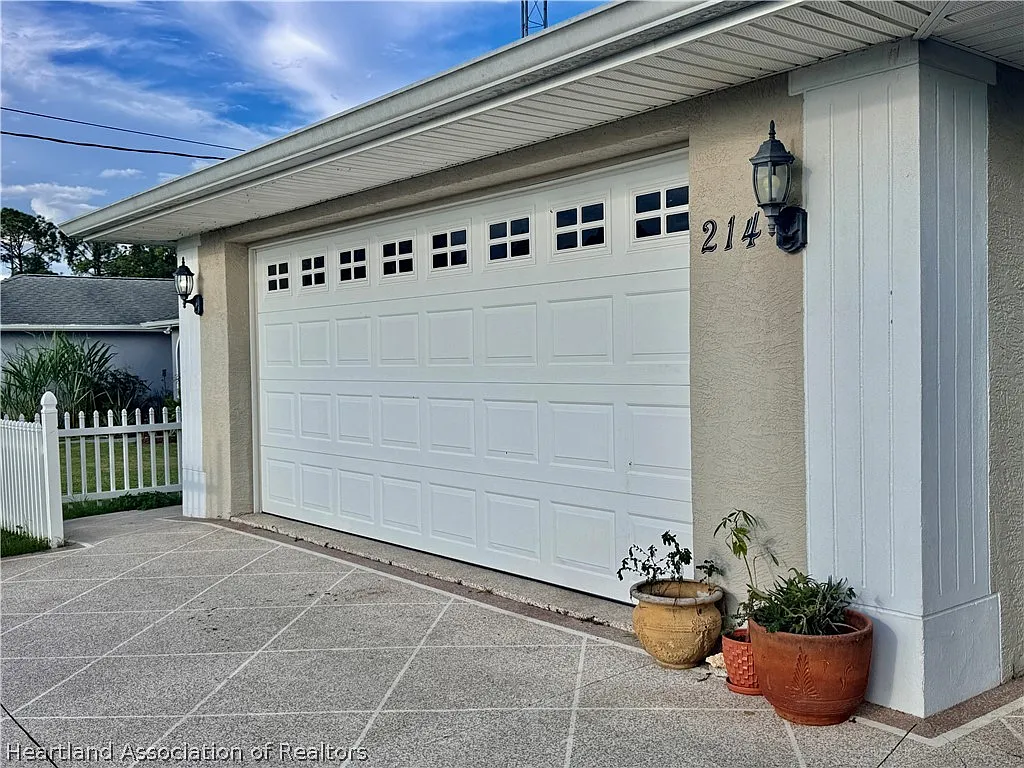 3 bed, 2.0 bath, 1568 sqft, $1,800 — Photo 2