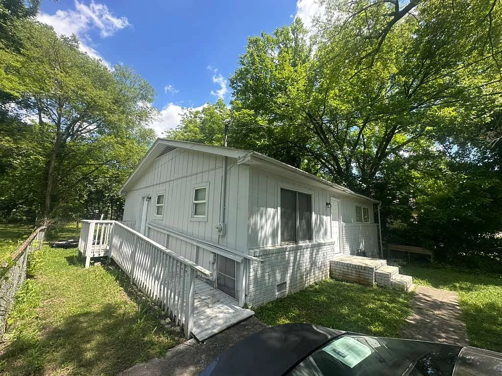 533 Branham Avenue Southwest - 1 — Photo 4