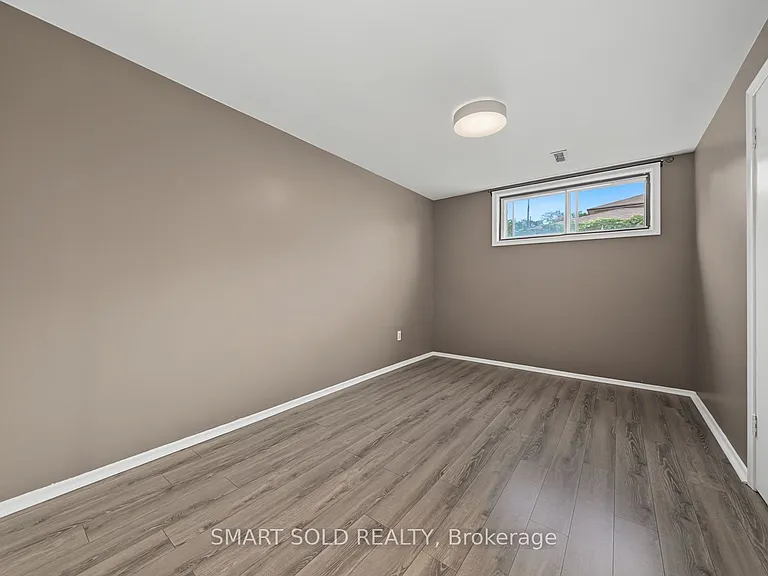 1 Cameo Cres — Photo 31