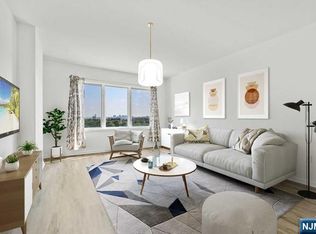 2308 City Pl, Edgewater, NJ 07020