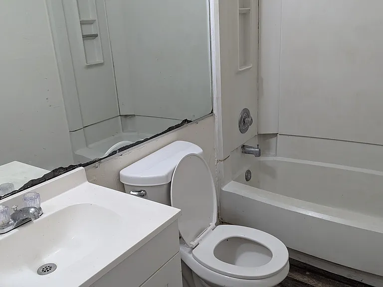 1484 Lewis St #4 — Photo 3