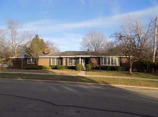 1102 Summit Dr, Lockport, IL 60441