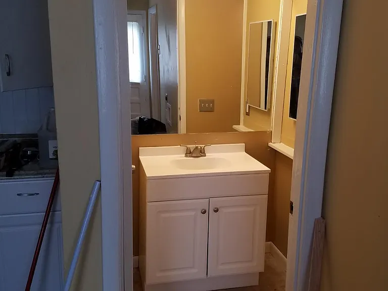 1258 Thomas St #B — Photo 2