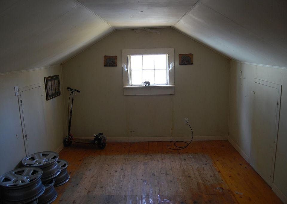 2nd image of 211 Schwartz St