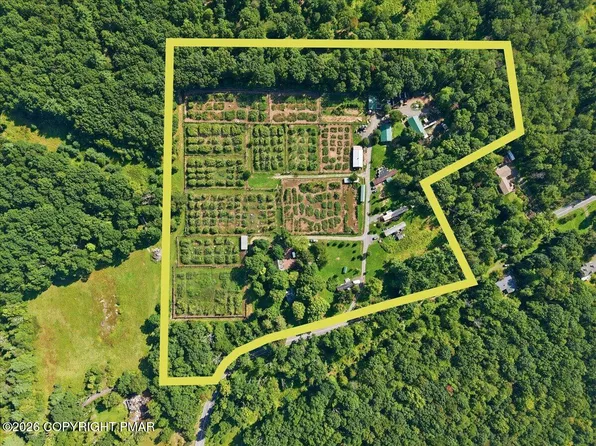 1103 Cherry Lane Rd, East Stroudsburg, PA 18301