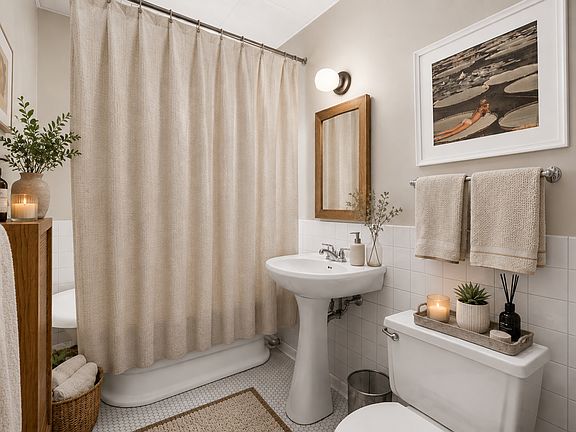 4th image of 1401 W 32nd St #B