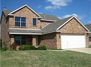 636 Fossil Wood Dr, Saginaw, TX 76179