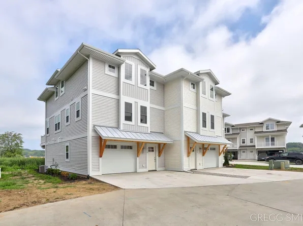 115 Kewatin Ct, Douglas, MI 49406