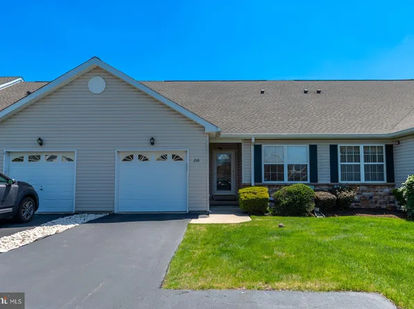 210 Franklin Ct, Royersford, PA 19468