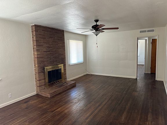 2nd image of 3303 E Weldon Ave
