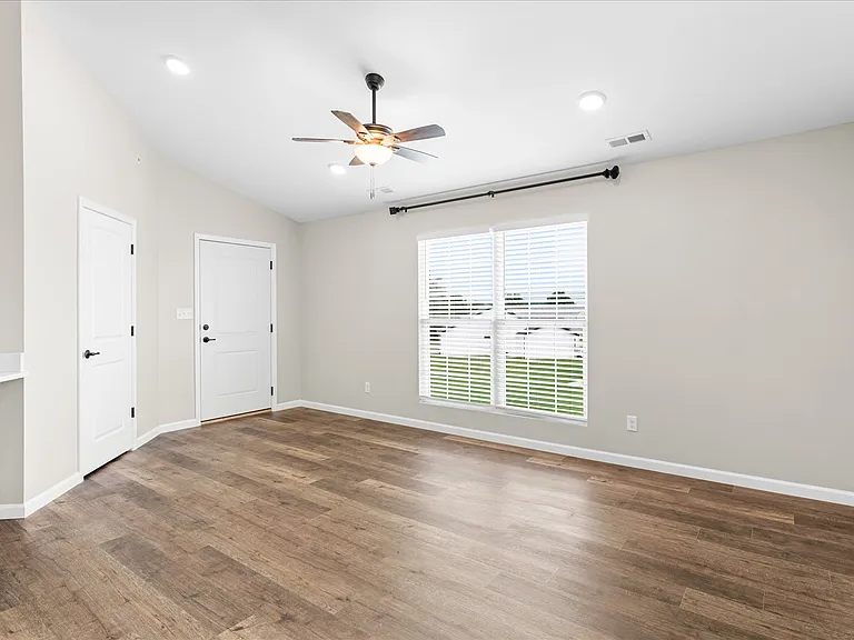708 Harbor Woods Dr #C — Photo 5