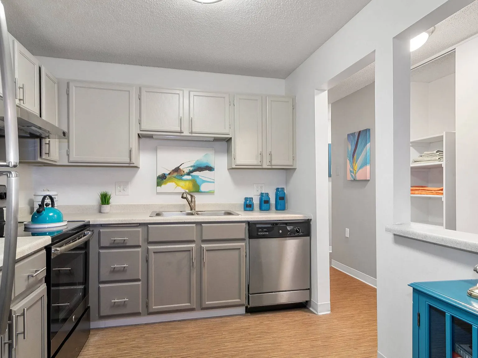 Twelve 501 Apartments — Photo 4