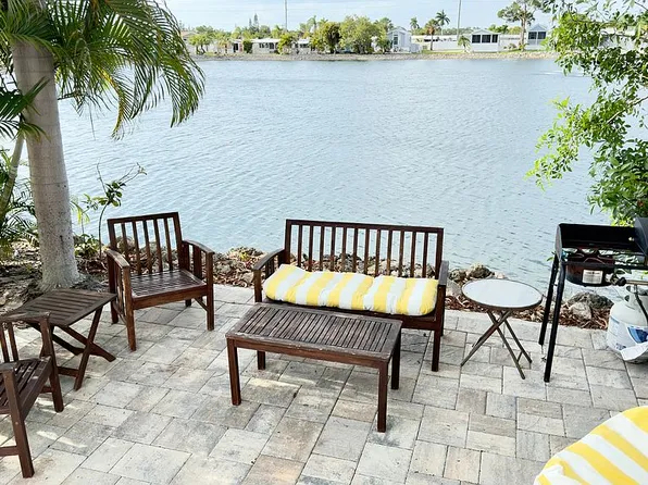 1000 Wiggins Pass Rd #L18, Naples, FL 34110