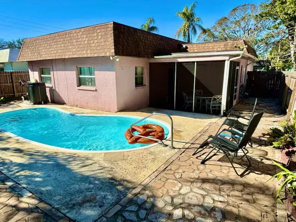 12235 Mallory Dr, Largo, FL 33774