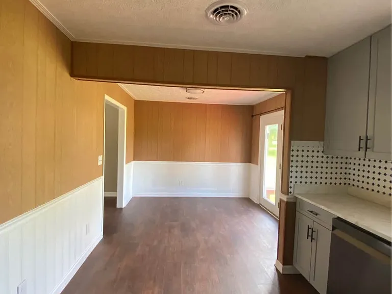 1109 Memorial Dr — Photo 12