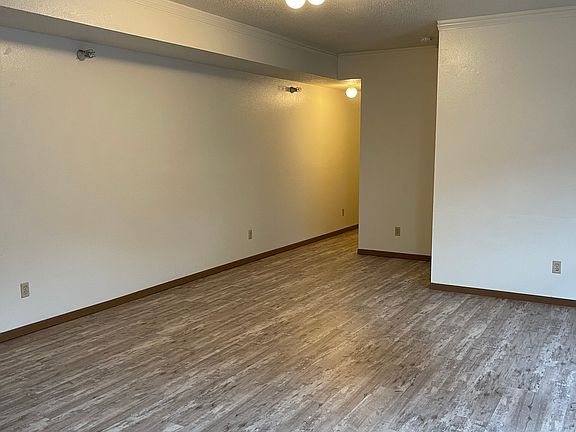 5th image of 307 E College St APT 1812