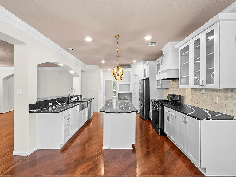 5526 Darschelle Dr — Photo 17