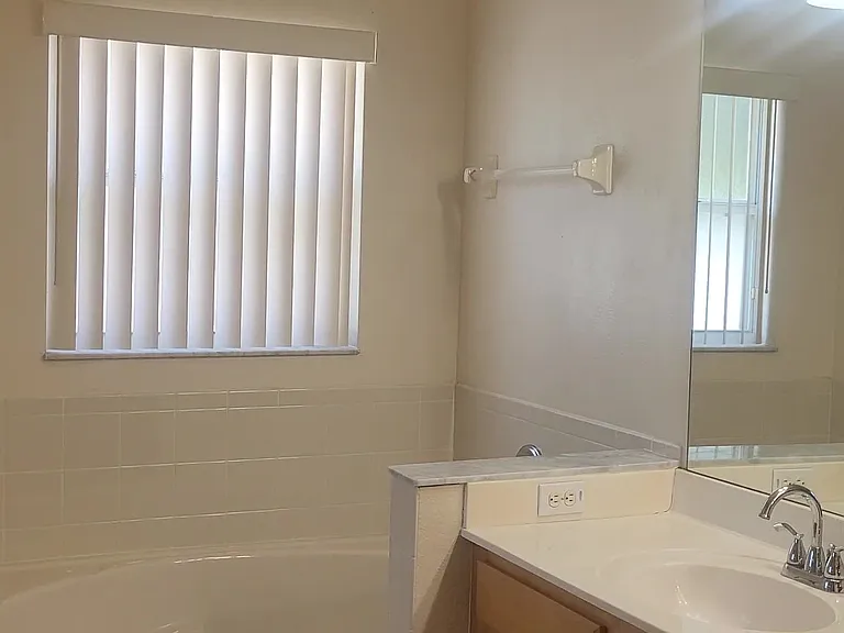 14630 Lady Victoria Blvd — Photo 5