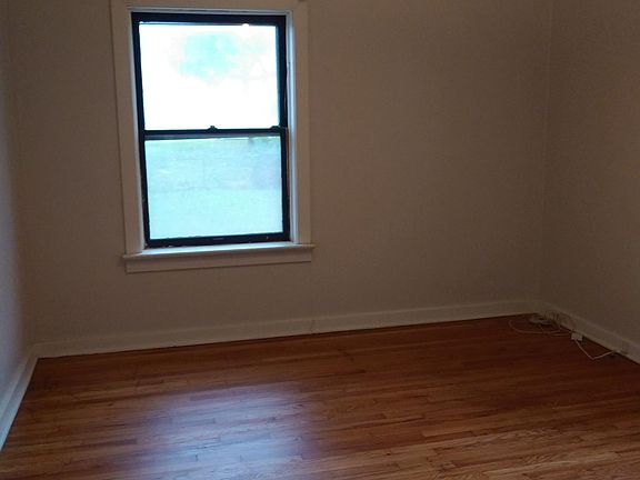 4th image of 8539 Oxford Ln