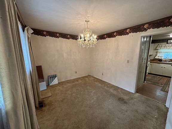 5th image of 1041 W Park Dr
