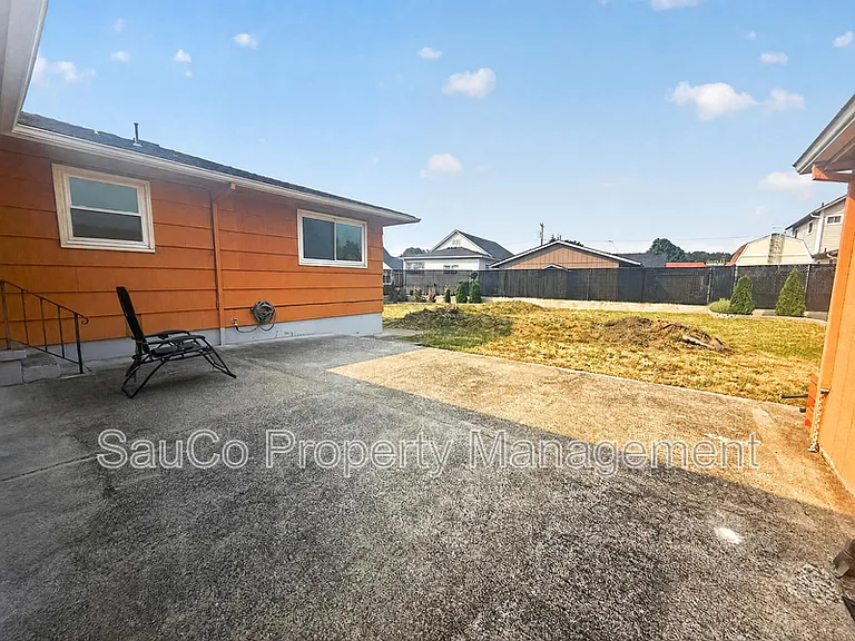 135 Lee St — Photo 17
