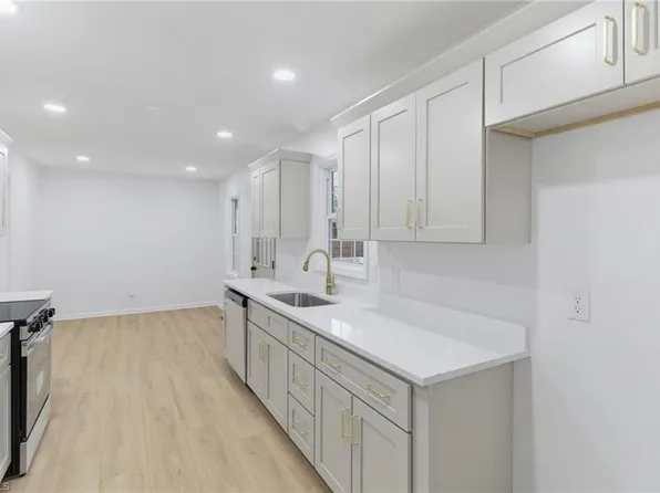 1717 Lantern Dr, Asheboro, NC 27205