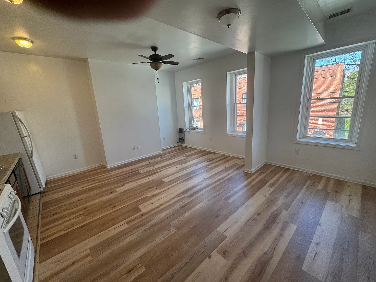 6 bed, $2,400 — Photo 2